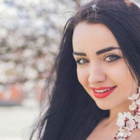 Рок-співачка з Гадяча малює поп-арт