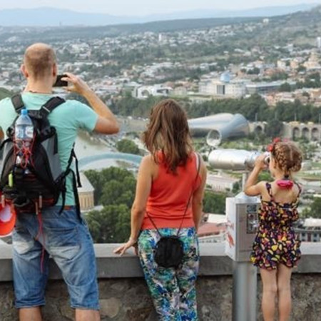 Чи потрібно гадячанам планувати подорожі: куди і чи варто взагалі їхати
