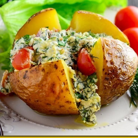 Запечена молода картопля, фарширована рікоттою