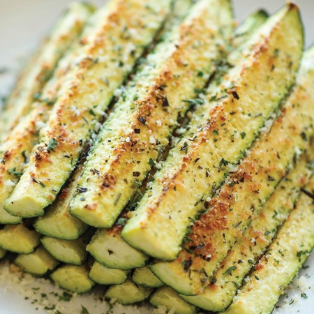 Кабачкові палочки у пармезані 