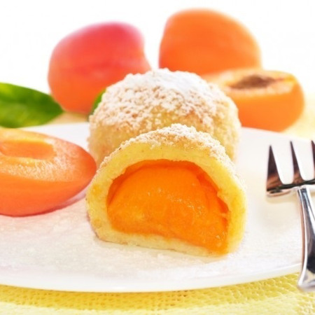 Кнедлики з абрикосами