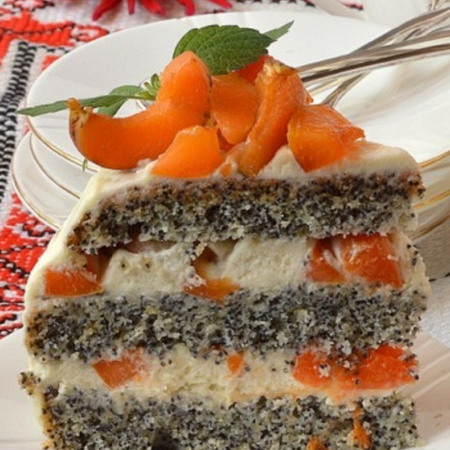 Маково-абрикосовий торт