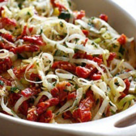 Теплий салат з макаронами і куркою: з італійської кухні