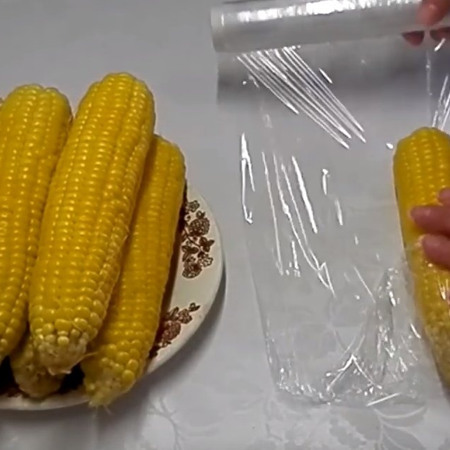 Заморожені качани кукурудзи