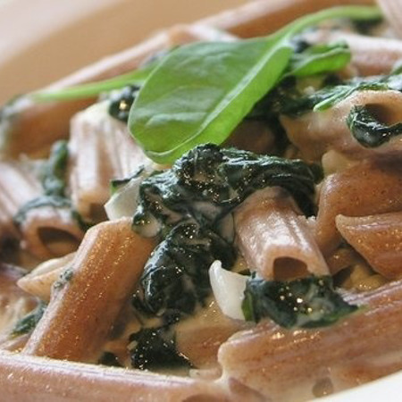 Паста (італійські макарони) зі шпинатом