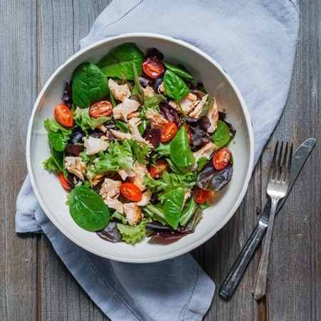 Салат з тунцем і шпинатом