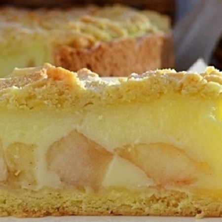 Пиріг з яблуками та вершковим пудингом