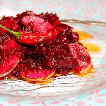 Гарячий салат з буряком і кабачком