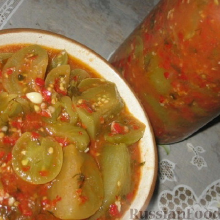 Зелені помідори з часником і аджикою