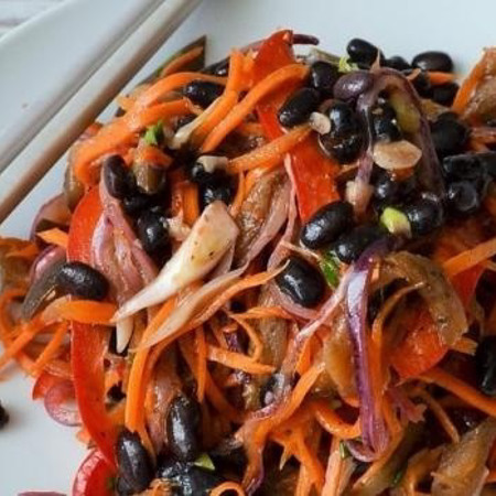 Квасоля з овочами по-корейськи