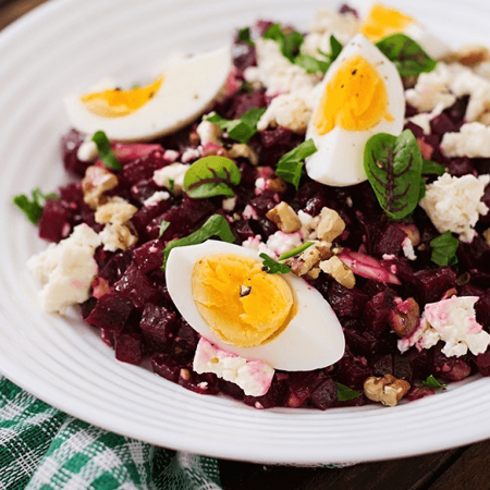 Салат з сиру, буряка та яєць