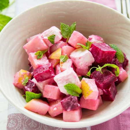 Салат з запеченого буряка з фетою і грушами