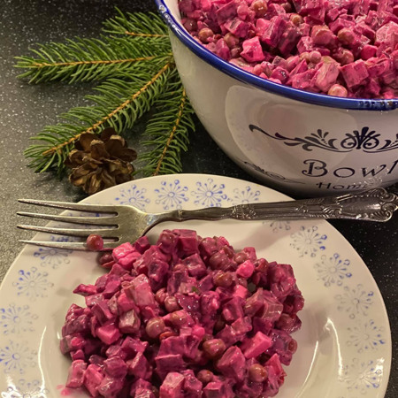 Салат з буряка та горошку