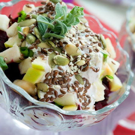 Буряковий салат із насінням