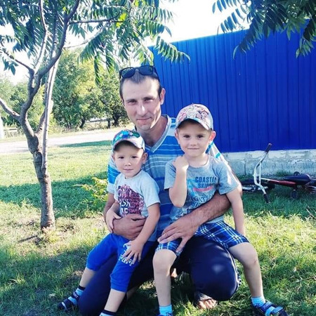 Владислав та Ярослав Галіздри,  6 та 5 років, с. Хороше