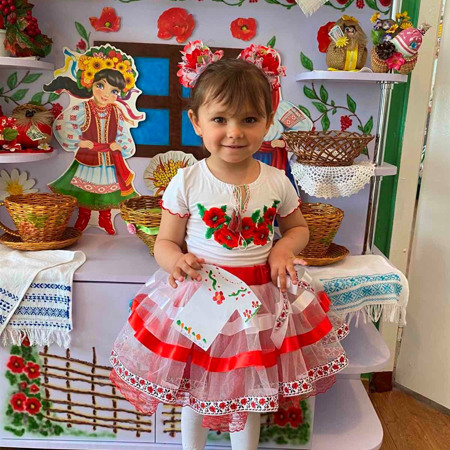 Кіра Ратошнюк,  3 роки і 10 міс., смт Петропавлівка