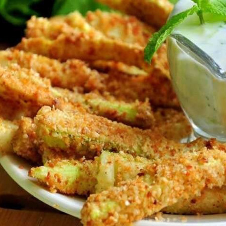 Кабачкові палочки у пармезані