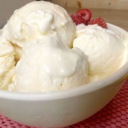 Просте морозиво із згущеного молока