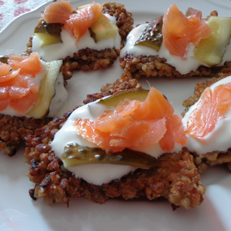 Гречані оладки з малосольною сьомгою