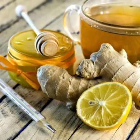 Імбирний чай з медом, лимоном і корицею