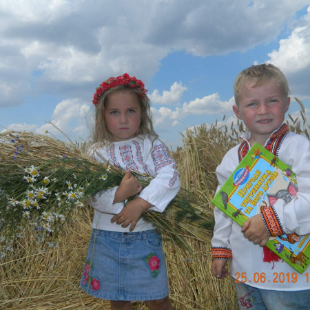 Марія і Михайло  Мирошниченко, 6 років, с. Олефірівка