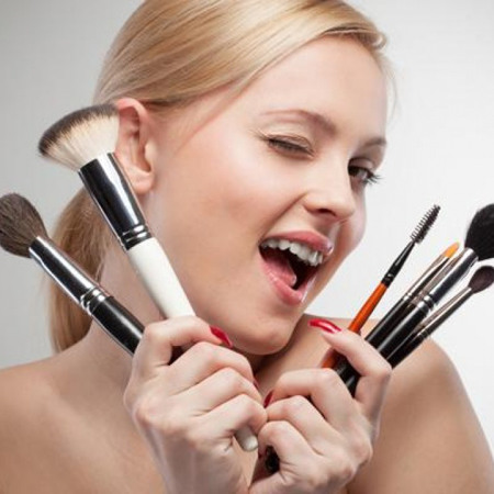 Сніжинки, стрілки та багато блискіток