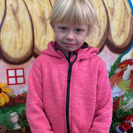 Міра Карпицька,  4 роки  с. Самарське