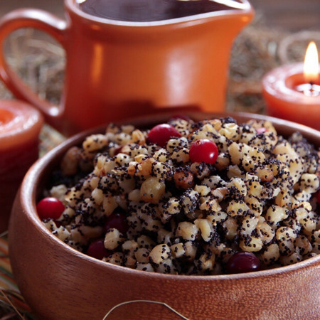 Новомодна кутя з замороженими ягодами і ячменем