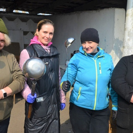 Волонтерте або допомагайте тим, хто це робить