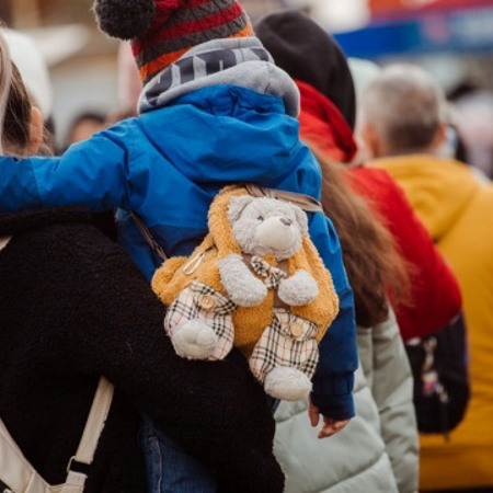 Прихистіть родину з "гарячої точки"