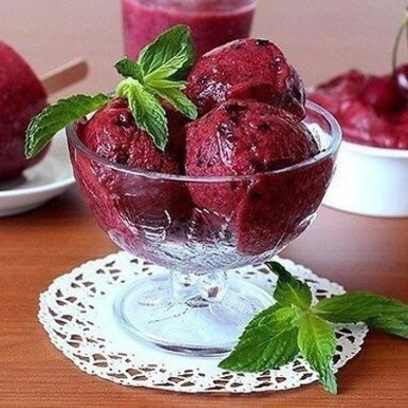 Вишневе морозиво