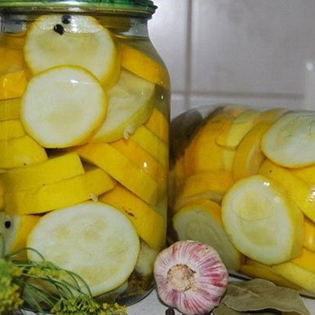 Мариновані кабачки в банках