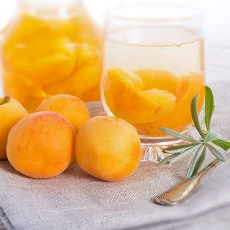 Морс з абрикосів та ягід