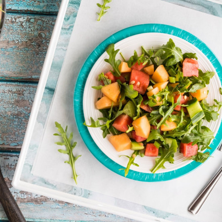 Салат з динею, кавуном та огірком