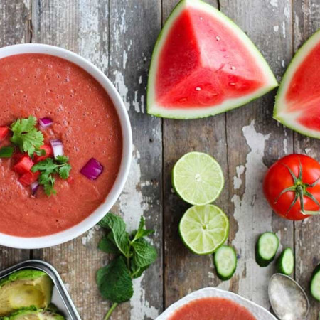 Холодний суп з огірком та кавуном