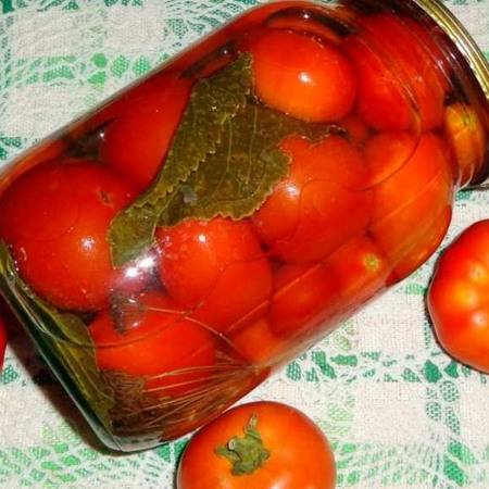 Консервовані помідори з малиновим листям 