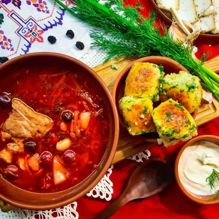 Борщ з вишнею