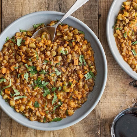 Сочевиця з морквою, цибулею та часником