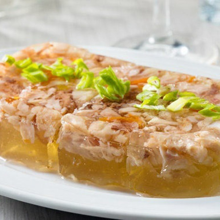 Холодець зі свинячих та курячих ніжок