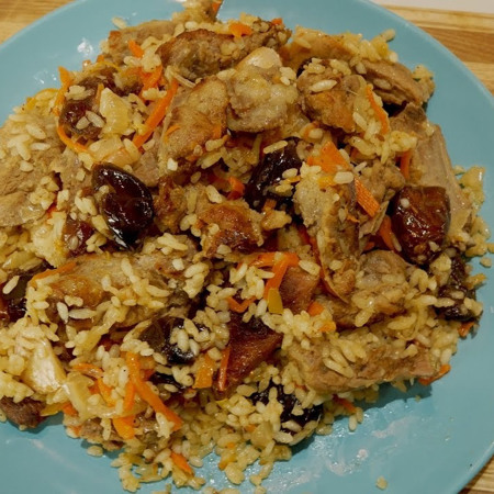 Плов зі сливами та куркою