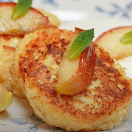 Сирники з яблуками