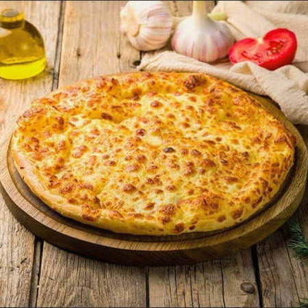 Імеретинський хачапурі (круглий, заповнений сиром)