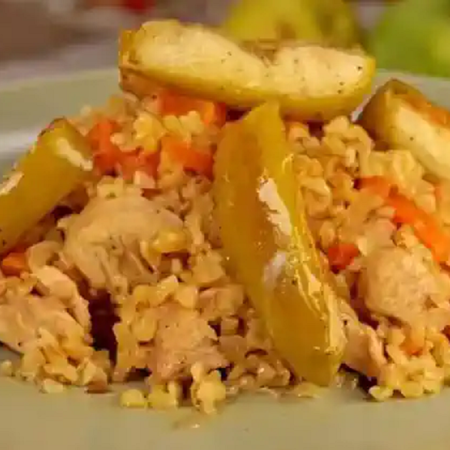 Булгур з гарячими яблуками та корицею