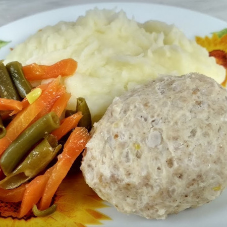Вечеря: Куряча котлета на пару
