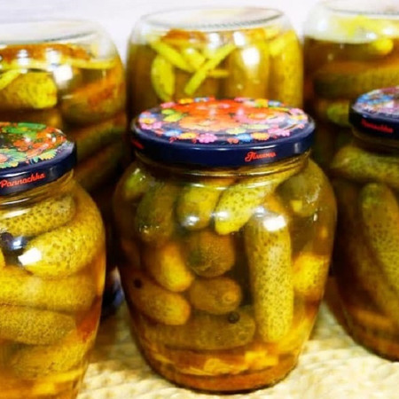 Пікантні огірки з соєвим соусом і перцем чилі