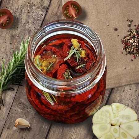 В’ялені помідори з часником і чилі