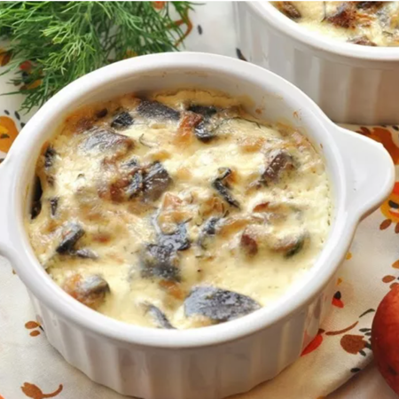 Жульєн з беконом та грибами