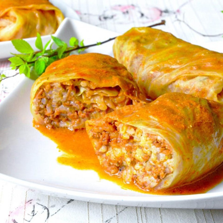 Класичні українські голубці з м’ясом і рисом