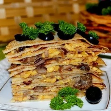 Млинцевий торт з грибами та сиром