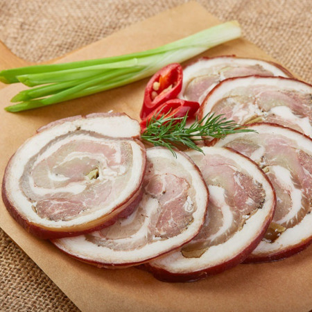 Рулет із сала з часником